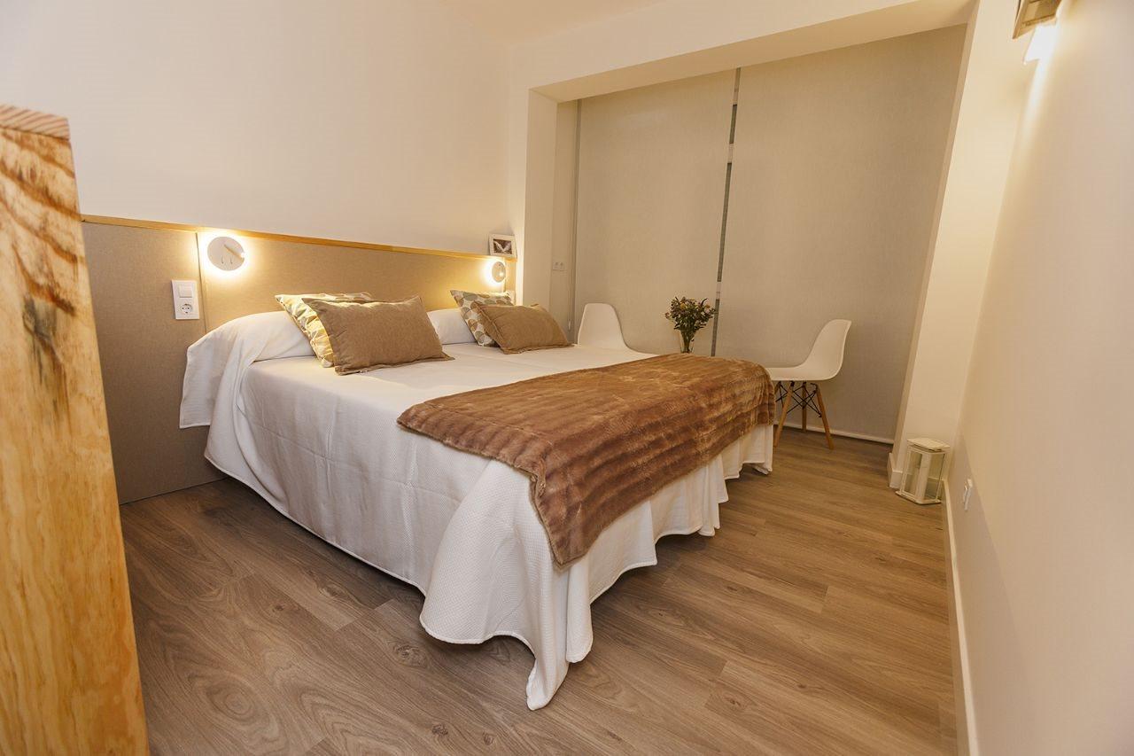 Apartamentos Costa Da Morte Muxia Exteriér fotografie A bedroom in a hotel