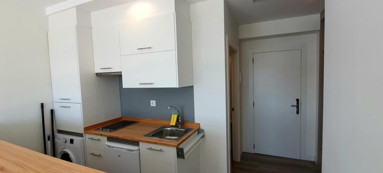 Apartamentos Costa Da Morte Muxia Exteriér fotografie A typical kitchen in a student apartment