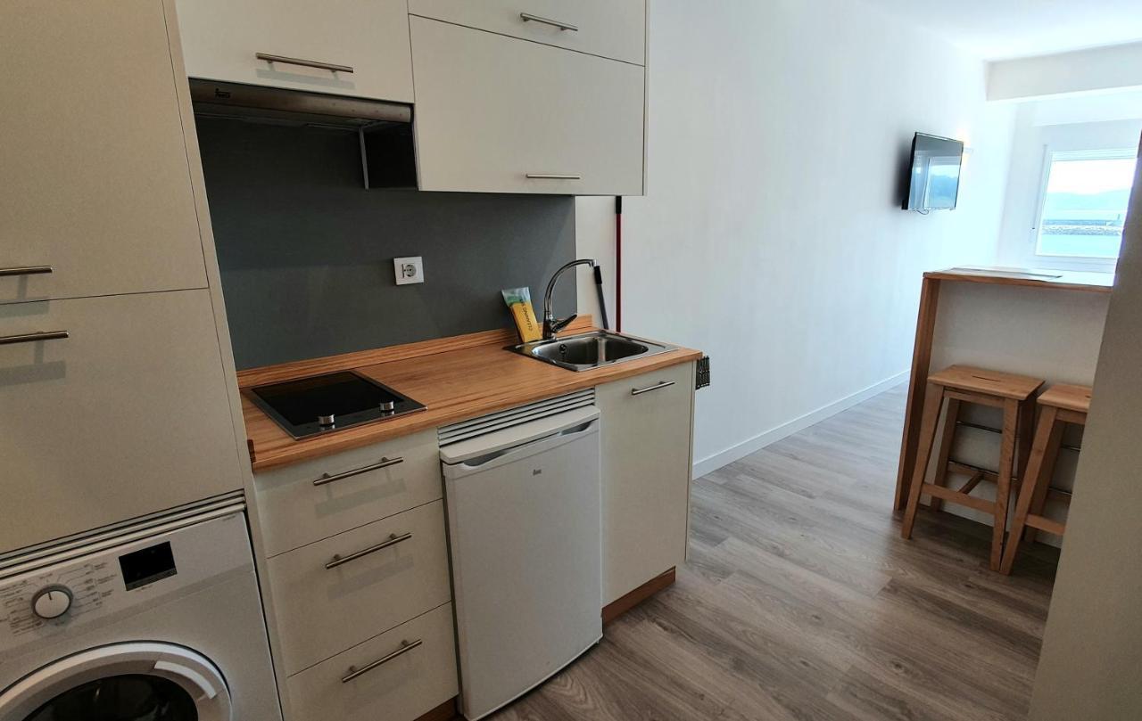 Apartamentos Costa Da Morte Muxia Exteriér fotografie A kitchenette in a studio apartment
