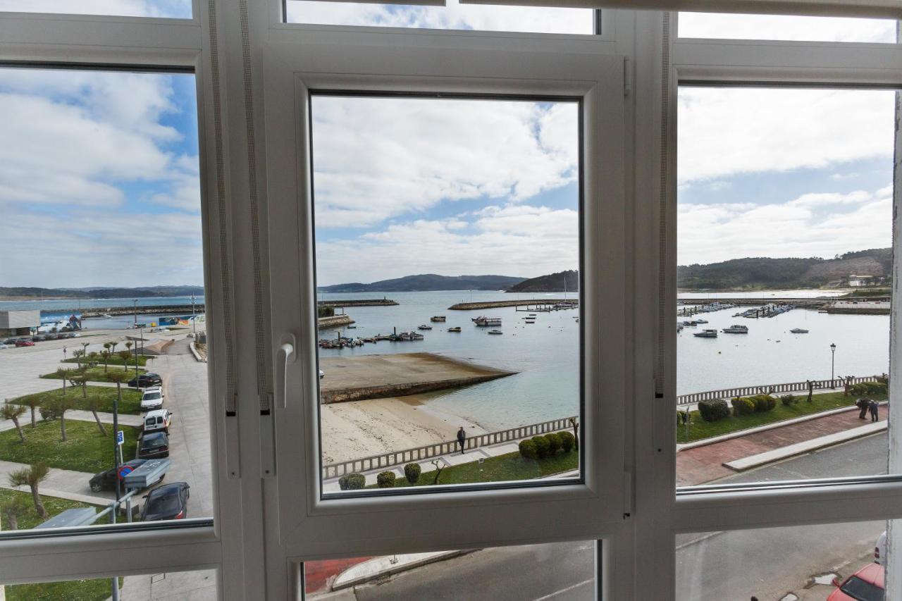 Apartamentos Costa Da Morte Muxia Exteriér fotografie View of the bay of San Vicente from the hotel