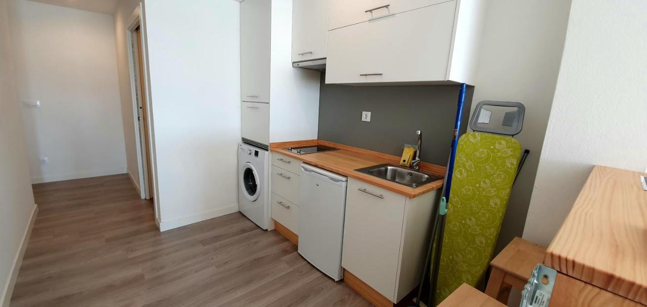 Apartamentos Costa Da Morte Muxia Exteriér fotografie A kitchenette in a student apartment