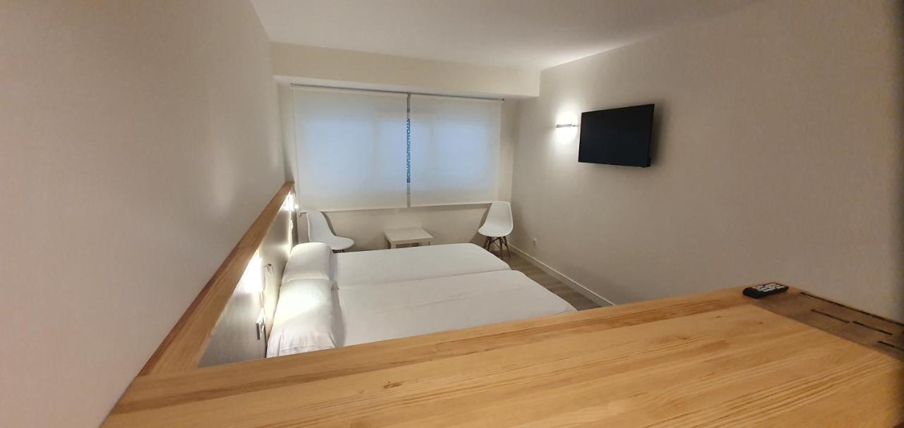 Apartamentos Costa Da Morte Muxia Exteriér fotografie A bedroom at the hotel