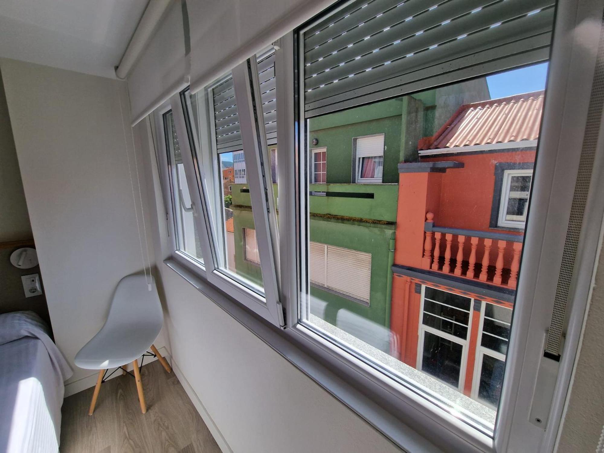 Apartamentos Costa Da Morte Muxia Exteriér fotografie A window with double glazing